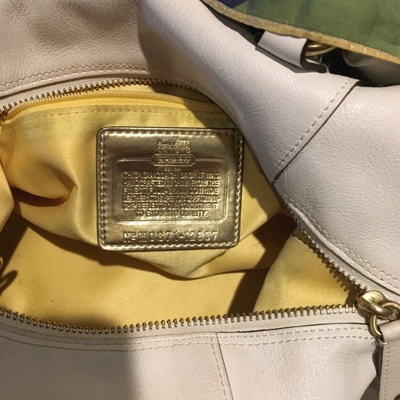 Coach satchel white with scarf and small wallet. - Picture 5 of 7